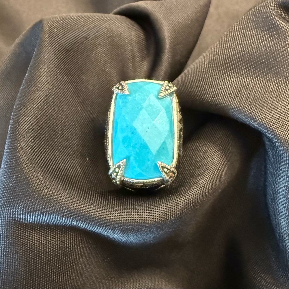 Uniquely beautiful ring.Intricate sterling & enamel work.